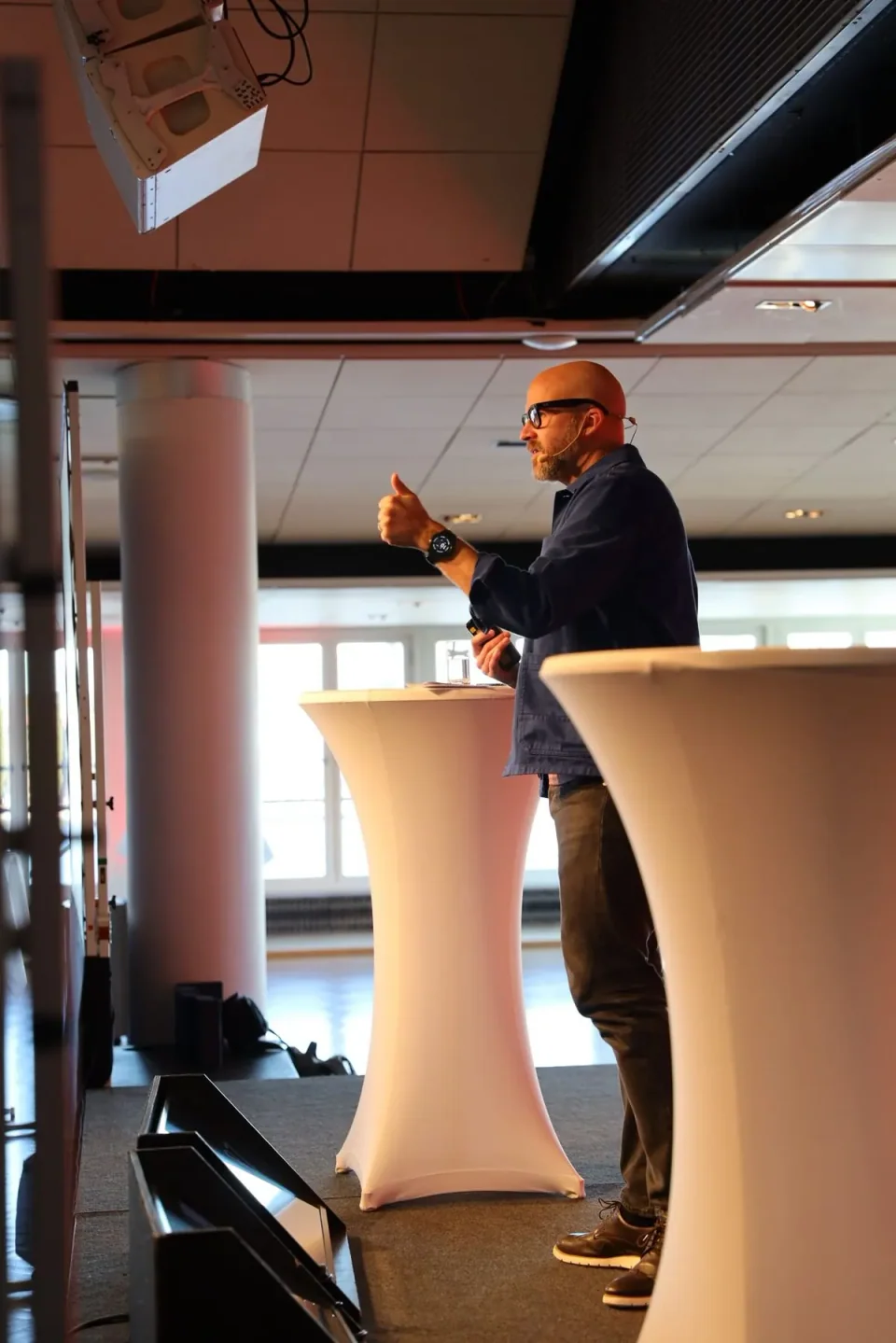 Johannes Sundlo speaking at an event